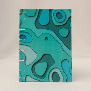 Cuaderno artesanal hecho con encuadernación Copta